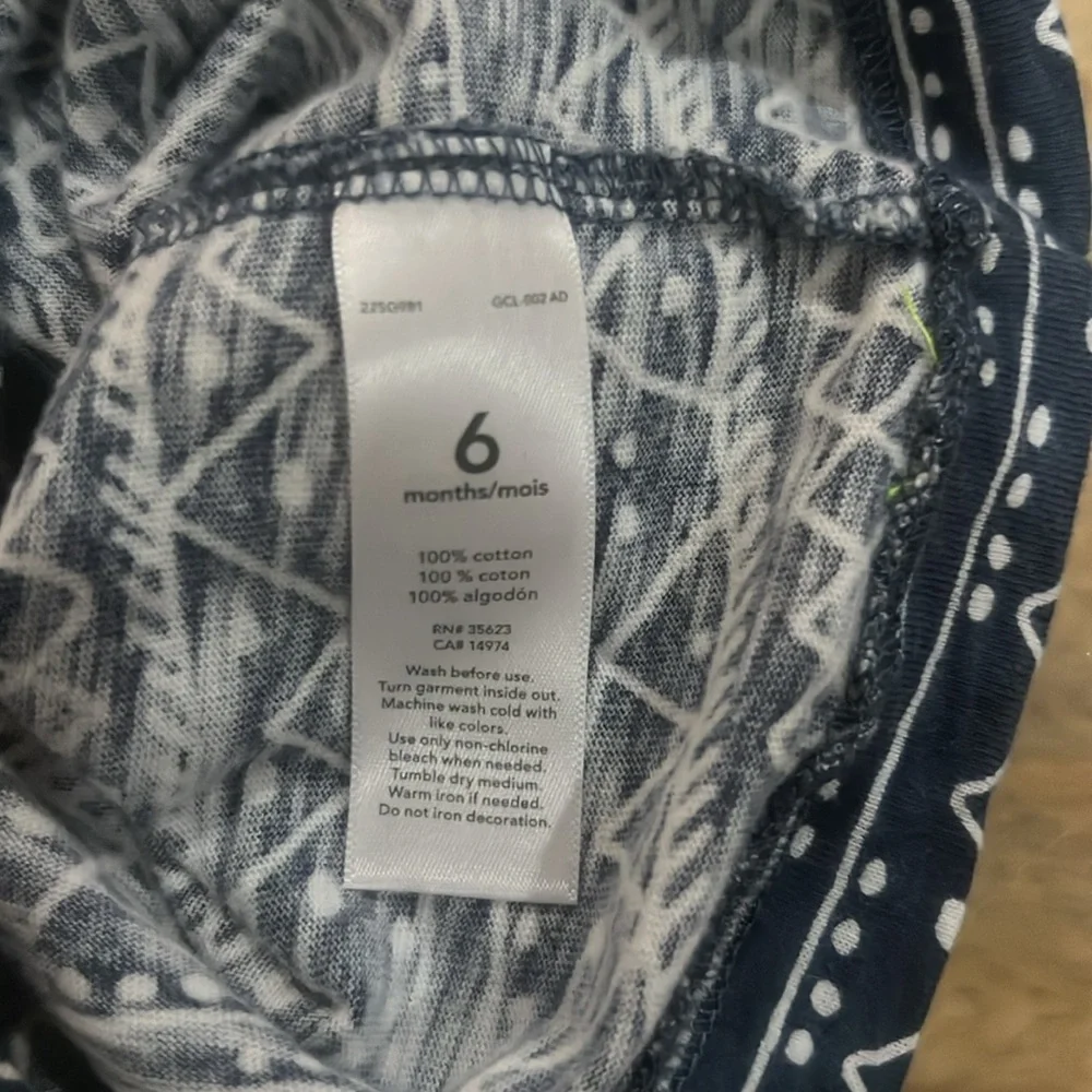 Bundle of 2 baby tees and sweats